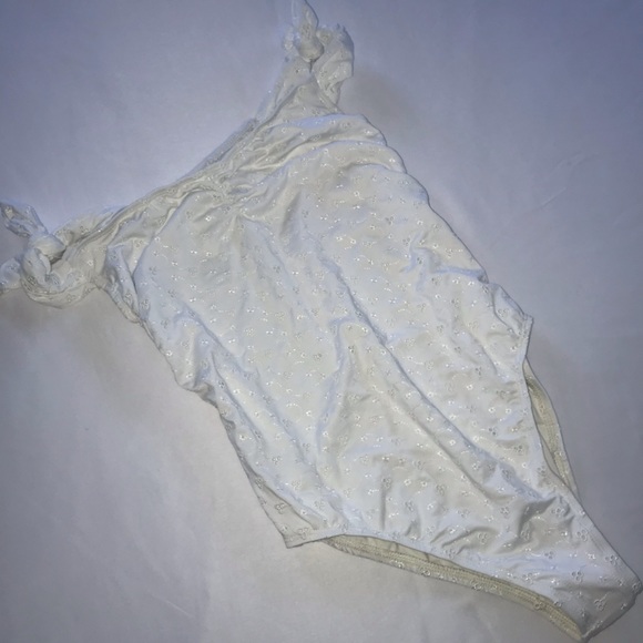 Dippin Daisys Eyelet One Piece Off Shoulder - Picture 5 of 7